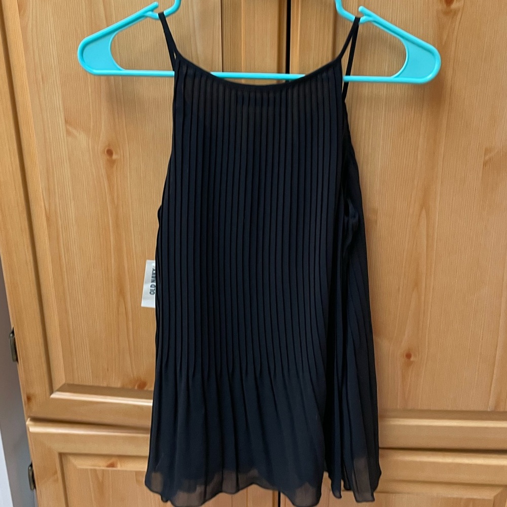 Gorgeous flowy sheer black top! NWT.